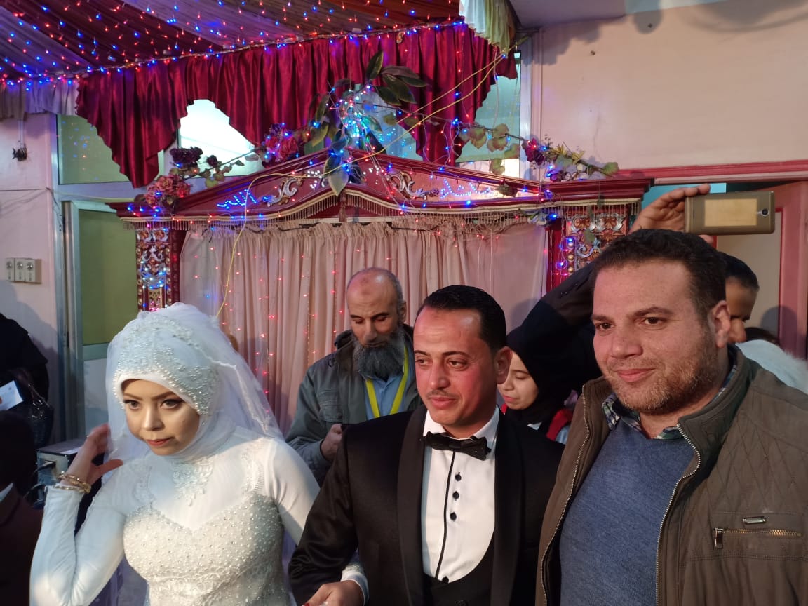 2- العريس والعروس اثناء دخولهما حديقة العائلات بفوه