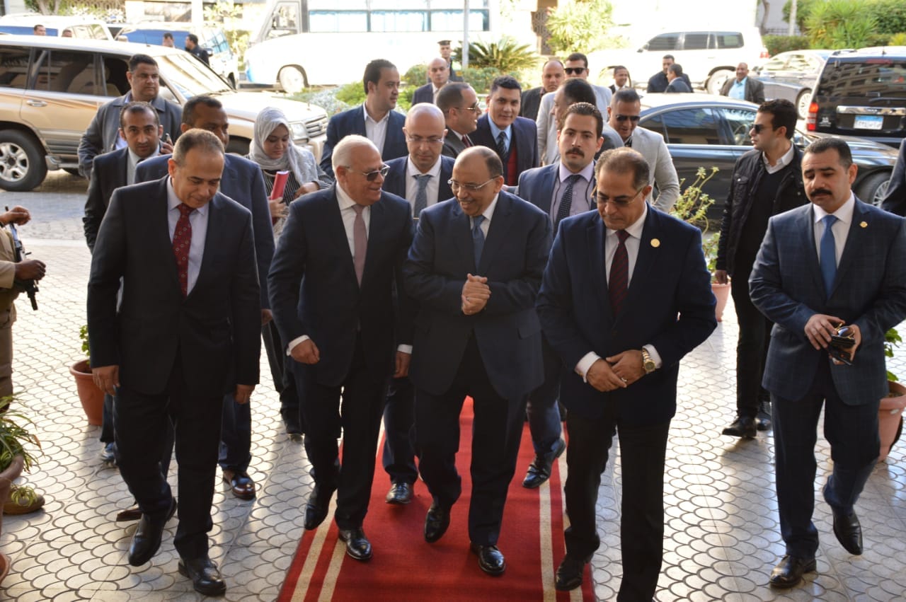 محافظ بورسعيد يستقبل وزير التنمية المحلية  (5)