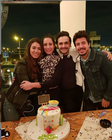 مصطفى خاطر يحتفل بعيد ميلاد زوجته