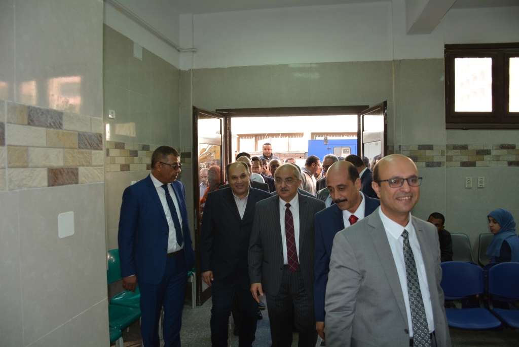 رئيس جامعة أسيوط يشهد افتتاح وحدتي الأشعة المقطعية (12)