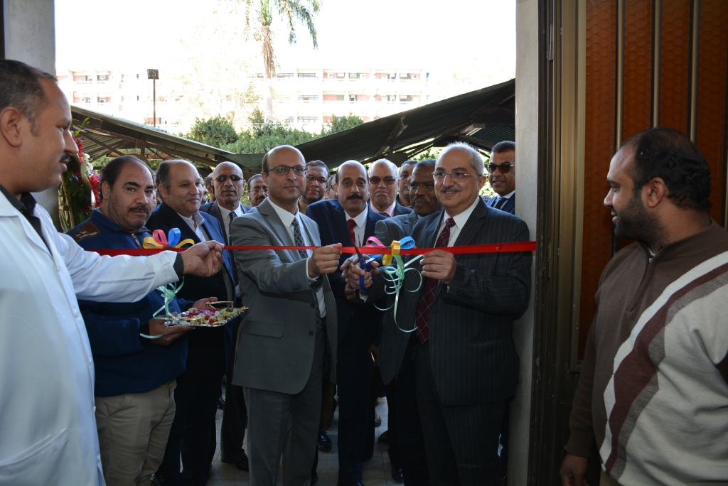 رئيس جامعة أسيوط يشهد افتتاح وحدتي الأشعة المقطعية (5)