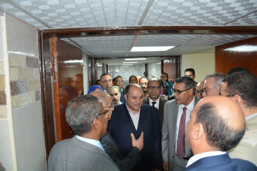رئيس جامعة أسيوط يشهد افتتاح وحدتي الأشعة المقطعية (4)