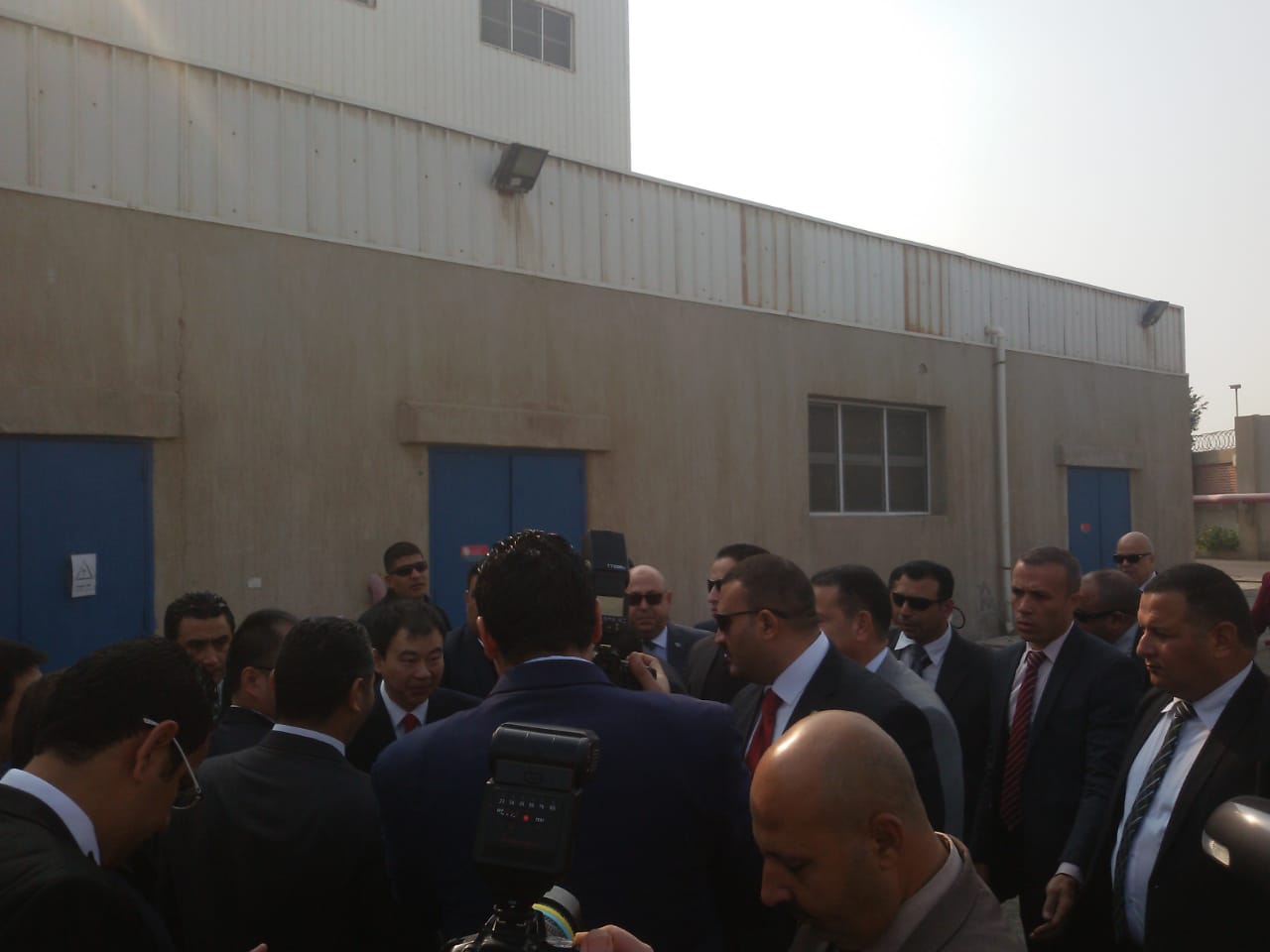 محافظ بنى سويف ووزير القوى العاملة يزوران أحد مصانع الخميرة (5)
