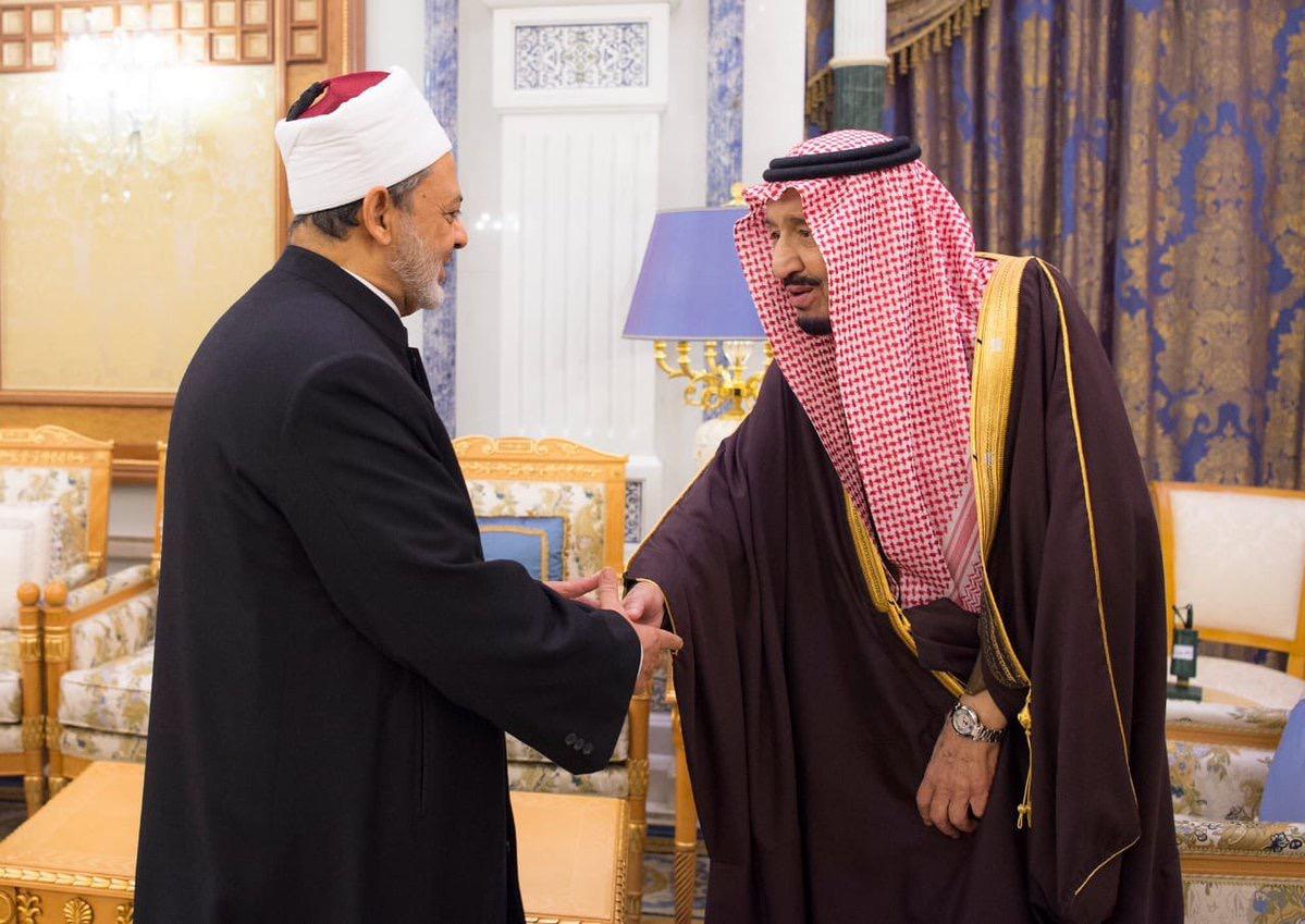 أثناء لقاء شيخ الأزهر الشريف بالعاهل السعودى الملك سلمان بن عبد العزيز آل سعود (4)