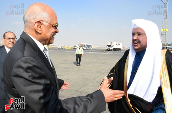 رئيس البرلمان يستقبل نظيره السعودى بمطار القاهرة لبحث التعاون المشترك (1)