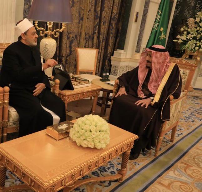 أثناء لقاء شيخ الأزهر الشريف بالعاهل السعودى الملك سلمان بن عبد العزيز آل سعود (2)