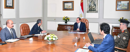اجتماع الرئيس السيسى مع وزير وزير الاتصالات