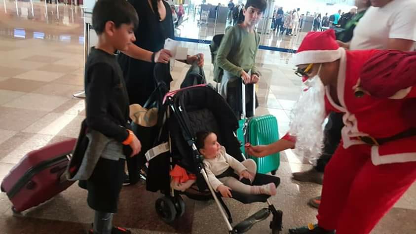 المطارات المصرية تتزين لاستقبال أعياد الميلاد المجيد  (1)
