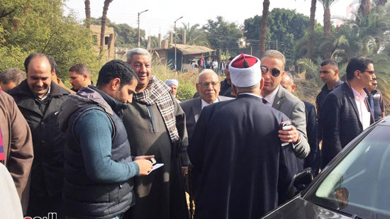 محافظ سوهاج يفتتح مشروعات خدمية وتعليمية بقرية الشيخ زين الدين (5)