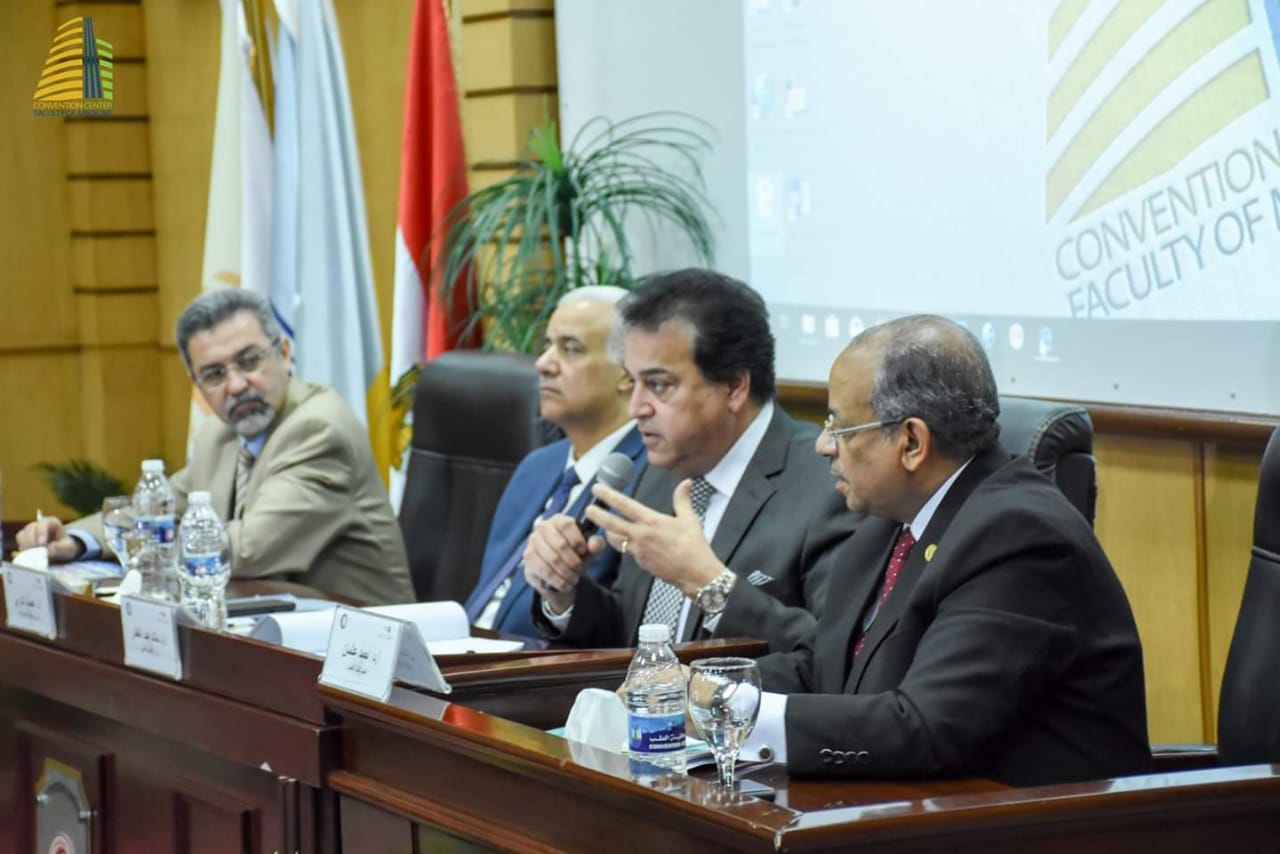 وزير التعليم العالى يجتمع بأساتذة طب الإسكندرية  (4)