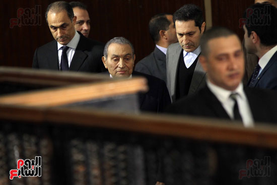 بالصور والفيديو نص شهادة الرئيس  حسني مبارك  فى قضية اقتحام الحدود 32338-حسنى-مبارك-قضية-اقتحام-السجون-(64)