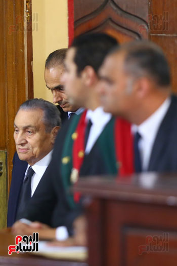 بالصور والفيديو نص شهادة الرئيس  حسني مبارك  فى قضية اقتحام الحدود 32583-حسنى-مبارك-قضية-اقتحام-السجون-(1)