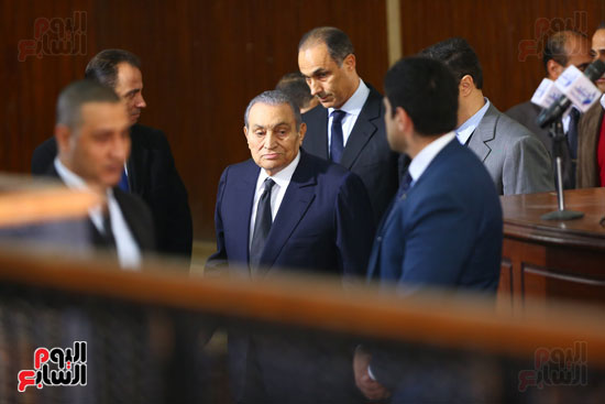 بالصور والفيديو نص شهادة الرئيس  حسني مبارك  فى قضية اقتحام الحدود 34074-حسنى-مبارك-قضية-اقتحام-السجون-(7)