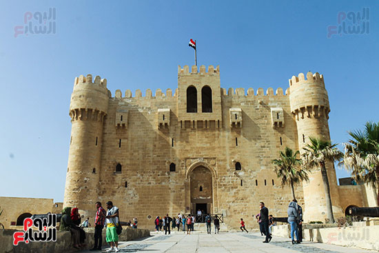 قلعة-قايتباي-بالاسكندرية-تجذب-الاجانب