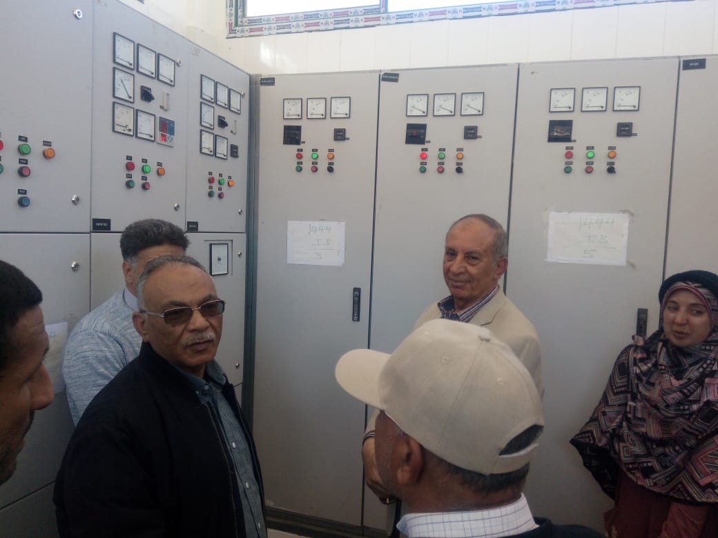 محافظ البحر الأحمر ورئيس شركة المياه يفتتحان محطة صرف شمال الأحياء (1)