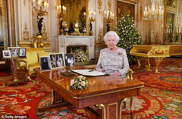 ديكور الغرفة التى سجلت بها الملكة خطابها
