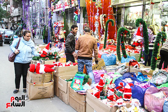 صور هدايا بابا نويل واحتفالات رأس السنة تزين شوارع المحروسة (19)