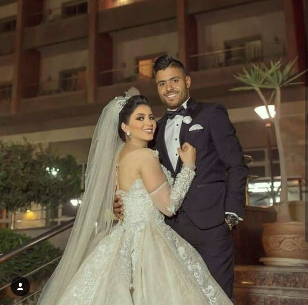 إبراهيم عبد الخالق لاعب حرس الحدود  و زوجته