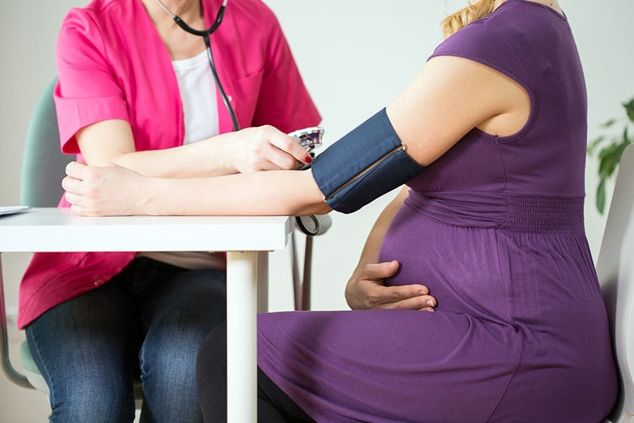اسباب ارتفاع  ضغط الدم عند الحامل منها الوراثة