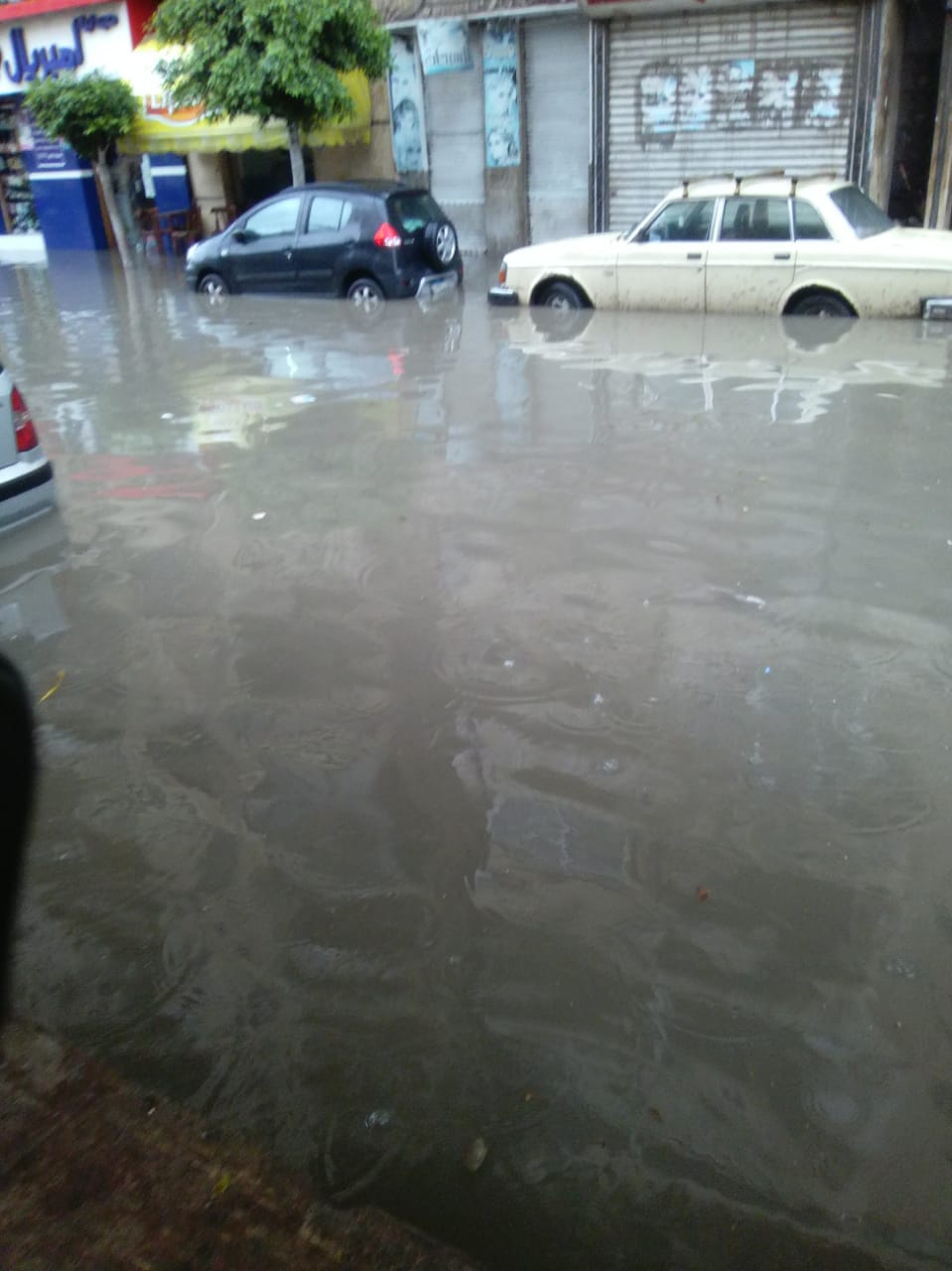 غرق شوارع وسط الاسكندرية بمياه الأمطار (1)