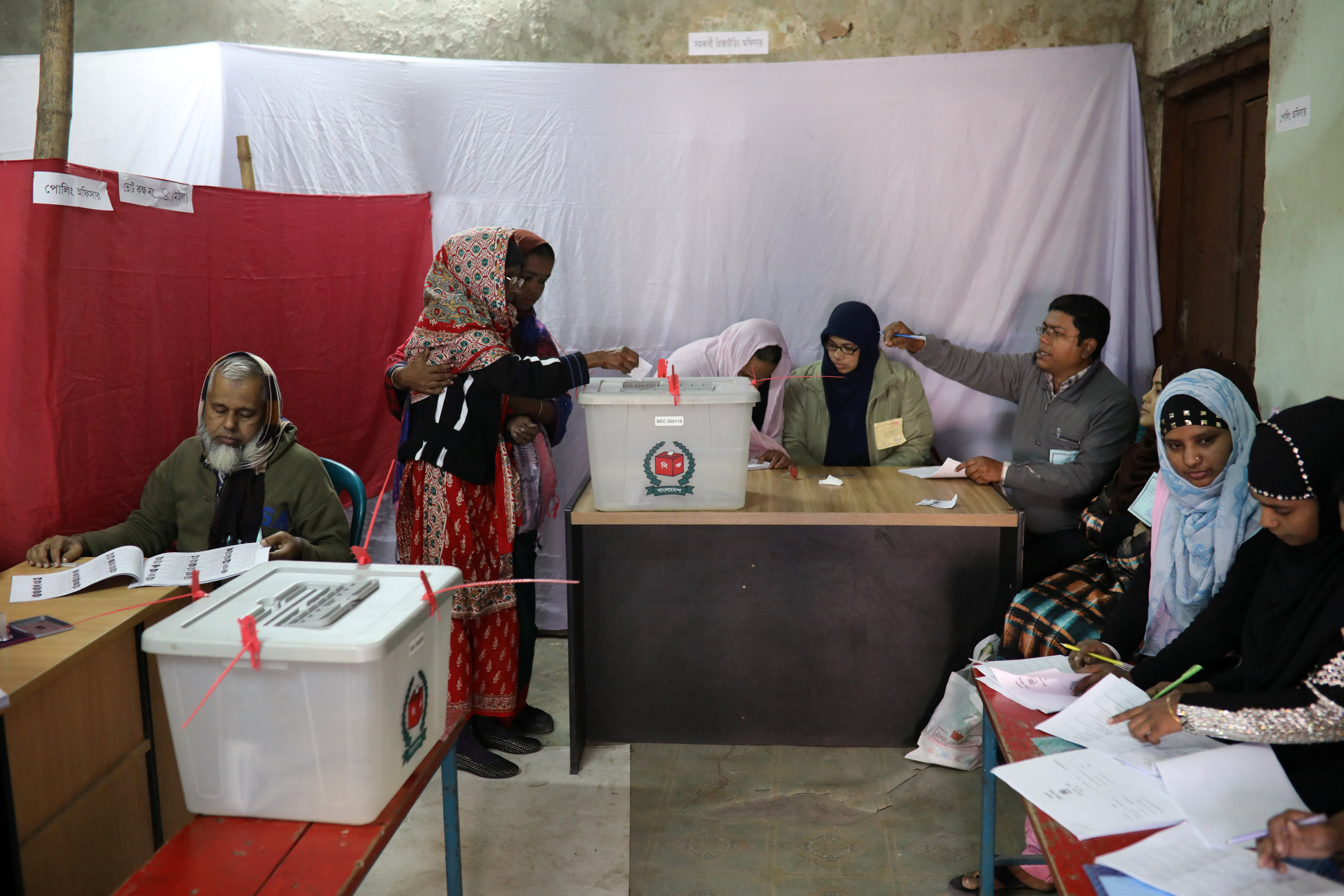 الناخبون فى بنجلادش يدلون بأصواتهم (5)
