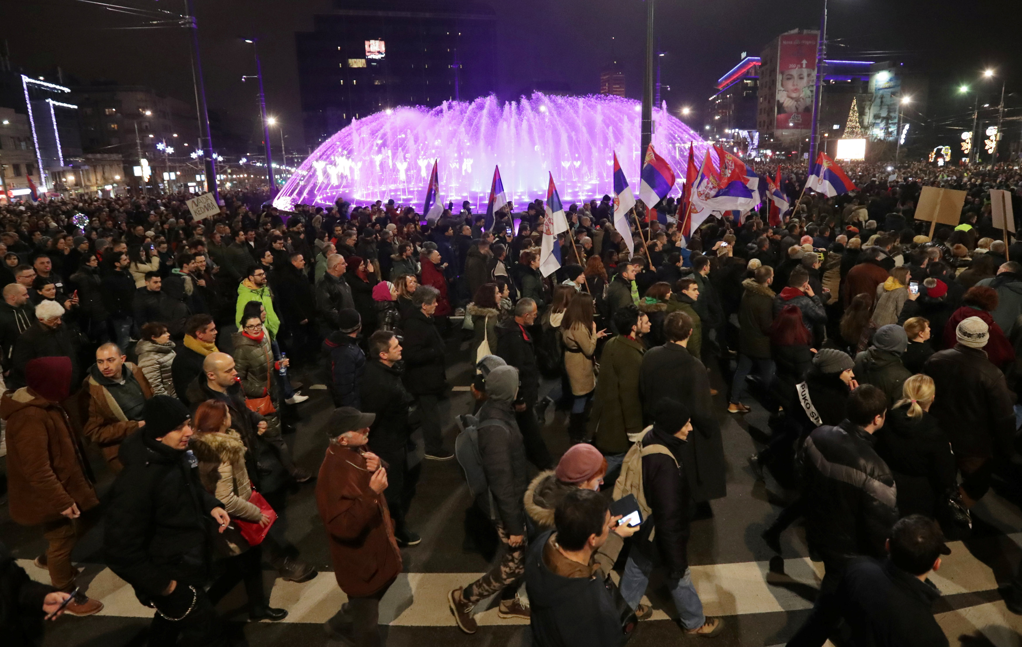 مظاهرة مليونية ضد الرئيس الصربى (9)