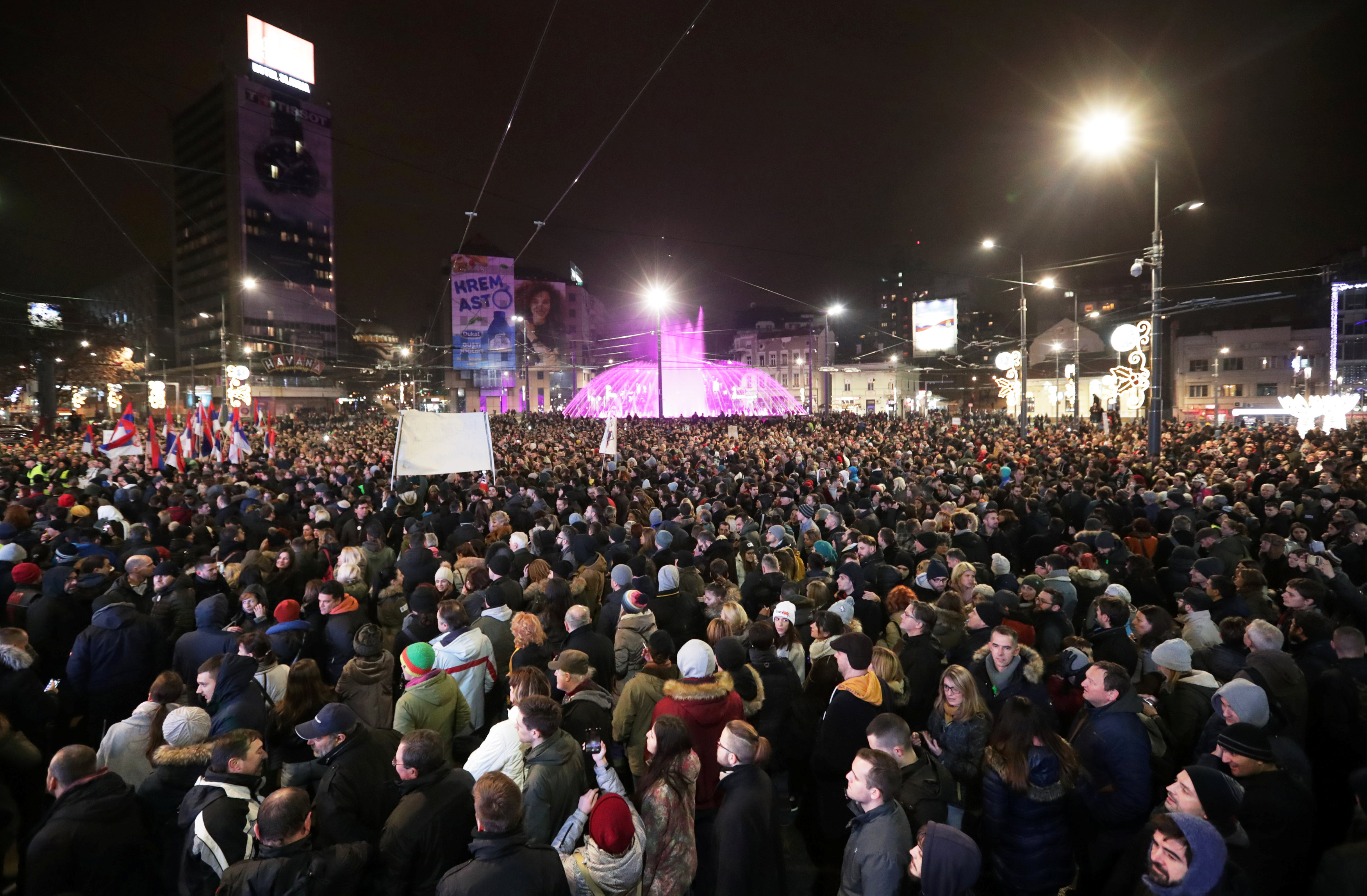 مظاهرة مليونية ضد الرئيس الصربى (10)