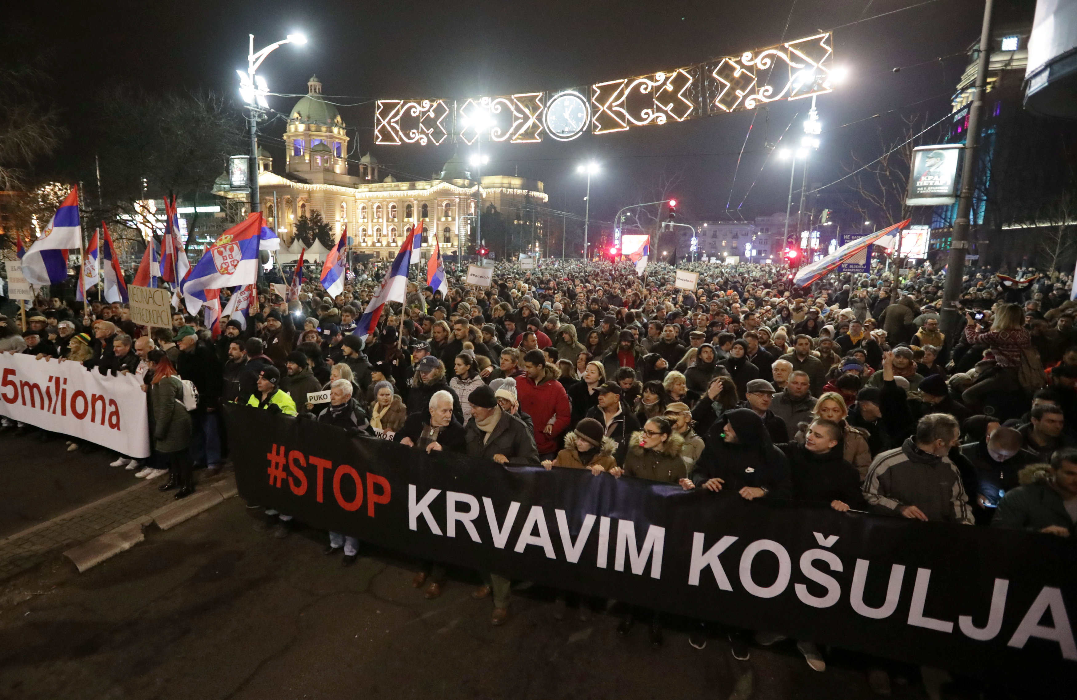 مظاهرة مليونية ضد الرئيس الصربى (8)