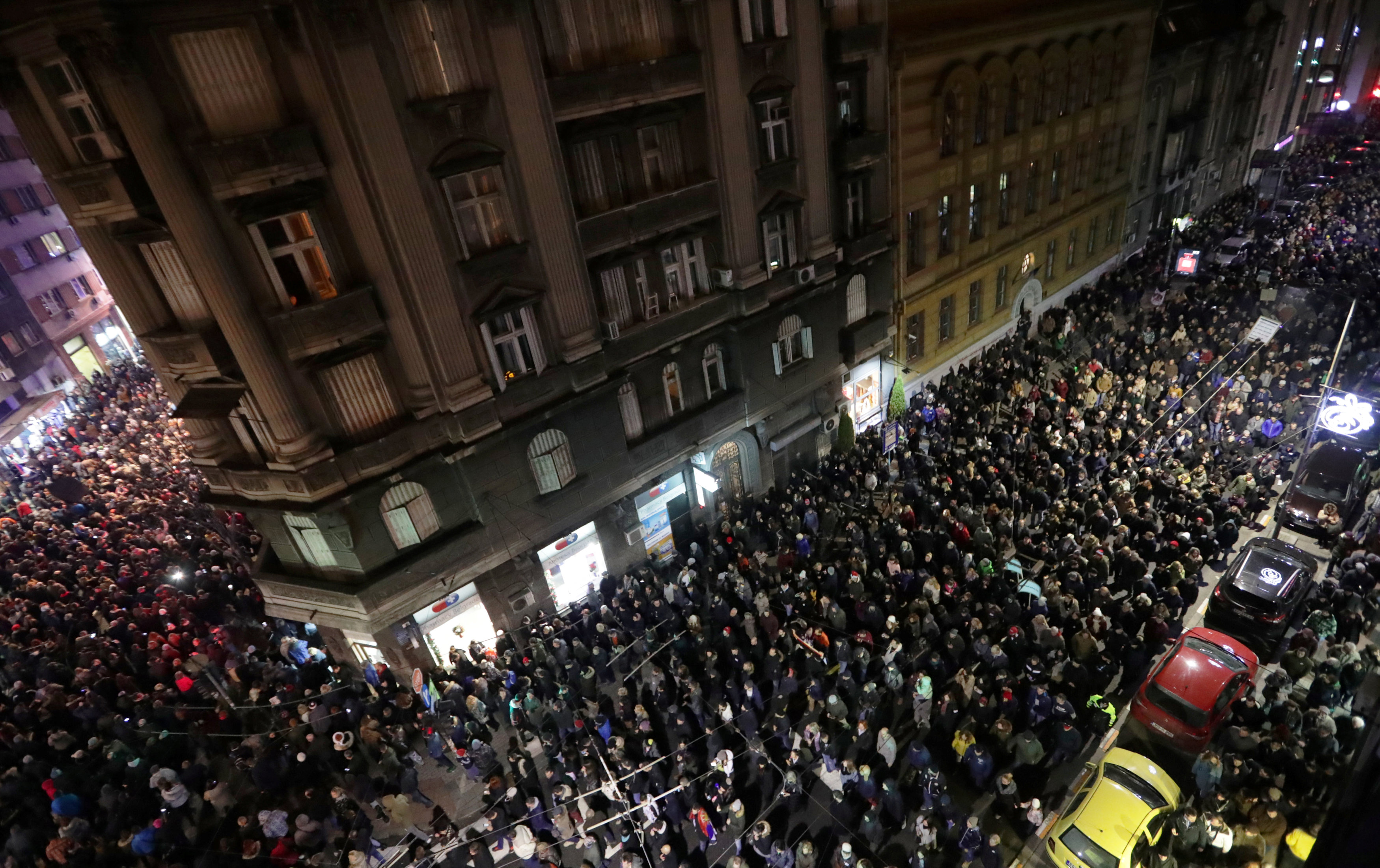 مظاهرة مليونية ضد الرئيس الصربى (6)