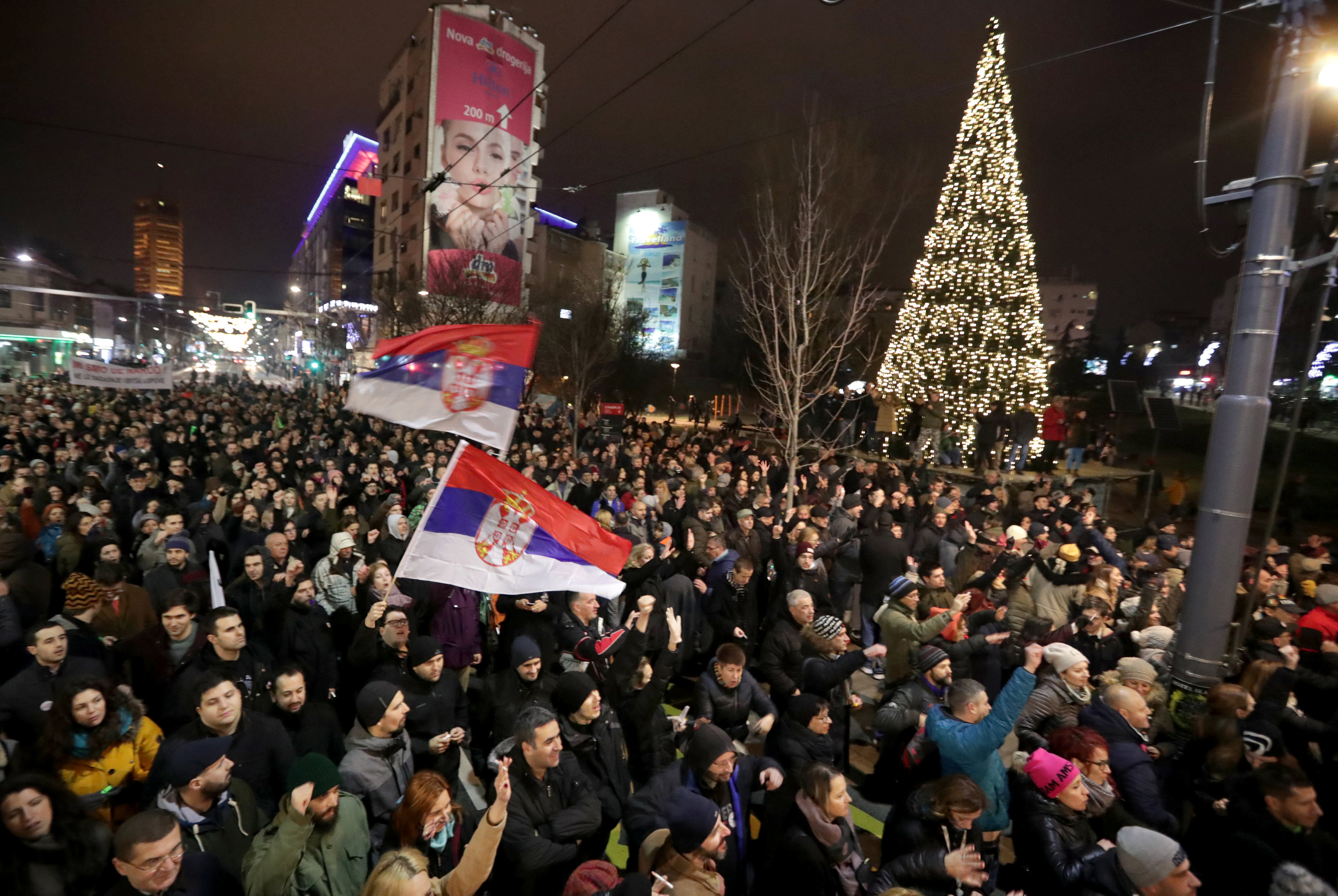 مظاهرة مليونية ضد الرئيس الصربى (11)