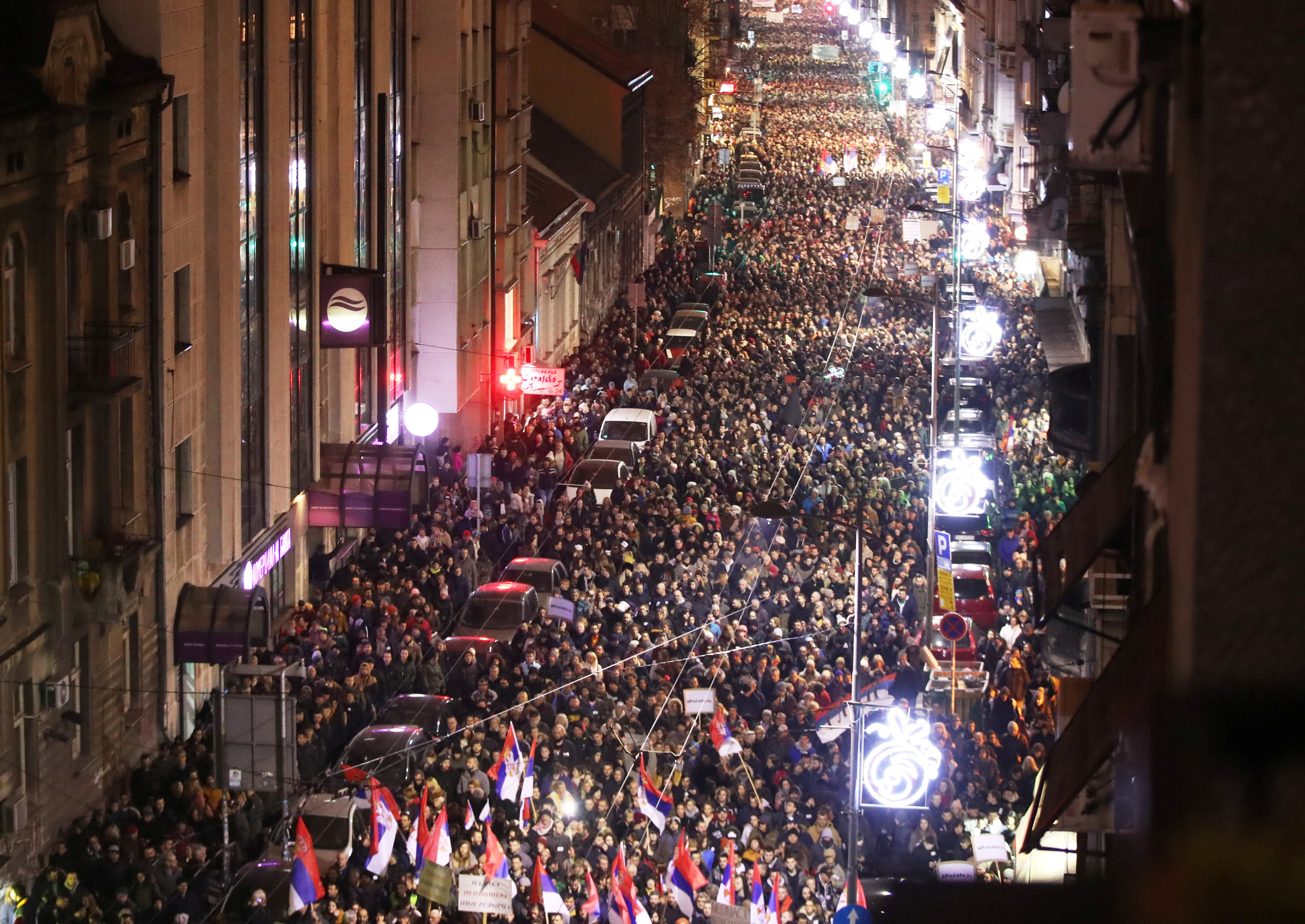 مظاهرة مليونية ضد الرئيس الصربى (4)