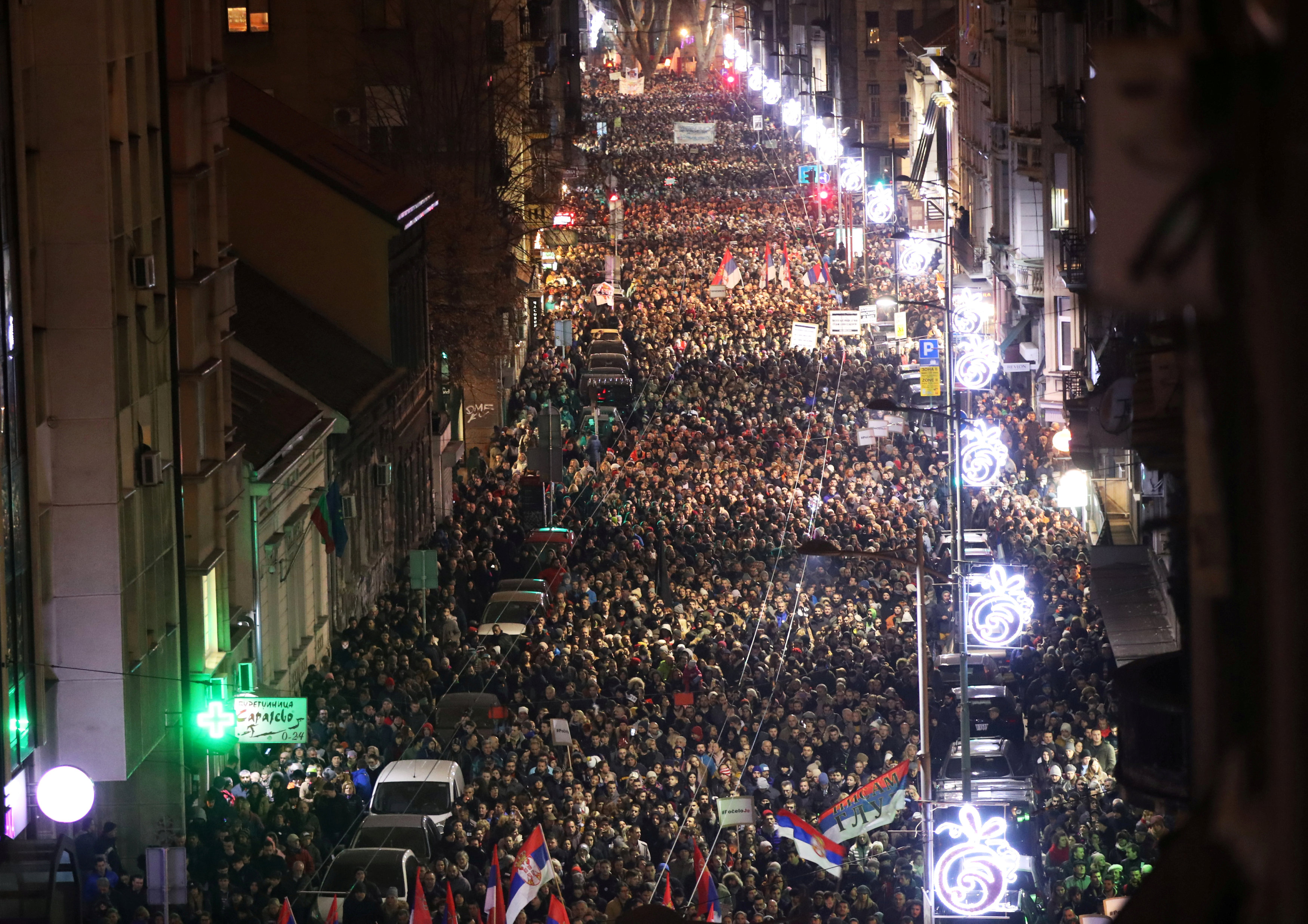 مظاهرة مليونية ضد الرئيس الصربى (12)