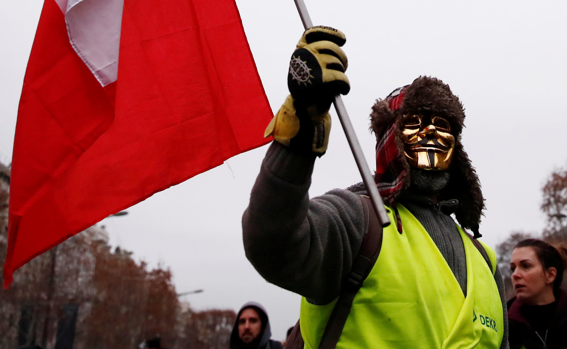 الصدامات العنيفة بين متظاهرى السترات الصفراء وشرطة باريس (3)