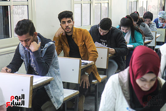 امتحانات جامعة القاهرة (17)