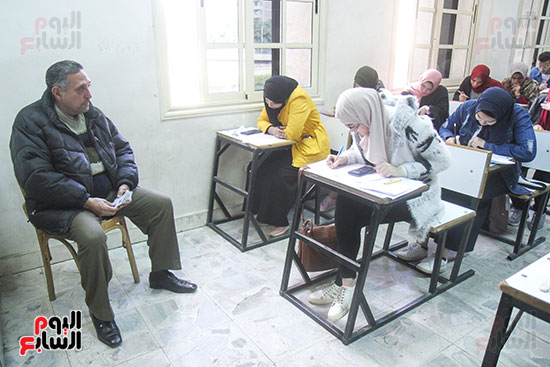 امتحانات جامعة القاهرة (9)
