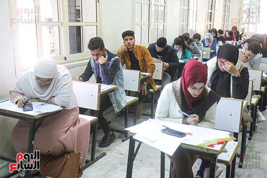 امتحانات جامعة القاهرة (16)