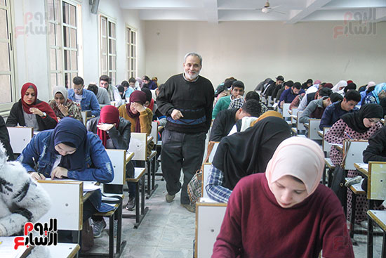 امتحانات جامعة القاهرة (10)