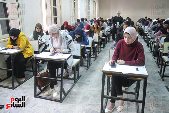 امتحانات جامعة القاهرة (7)