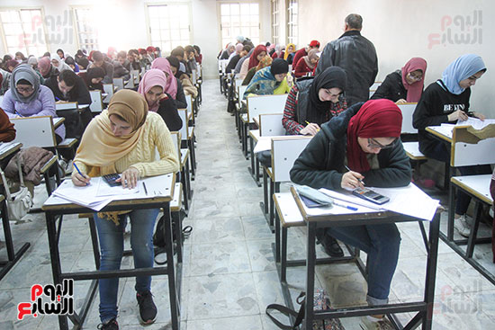 امتحانات جامعة القاهرة (14)