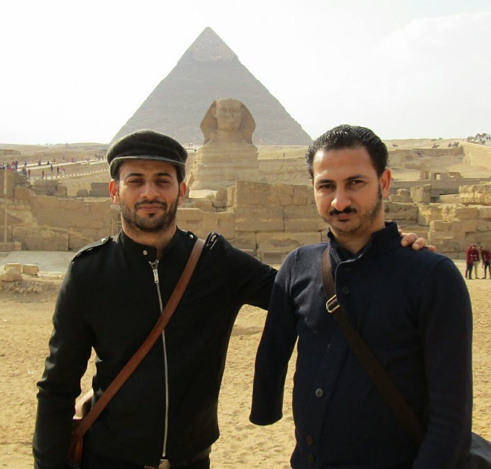 القارئ رضا فضل وصديقه التونسى فى الأهرامات