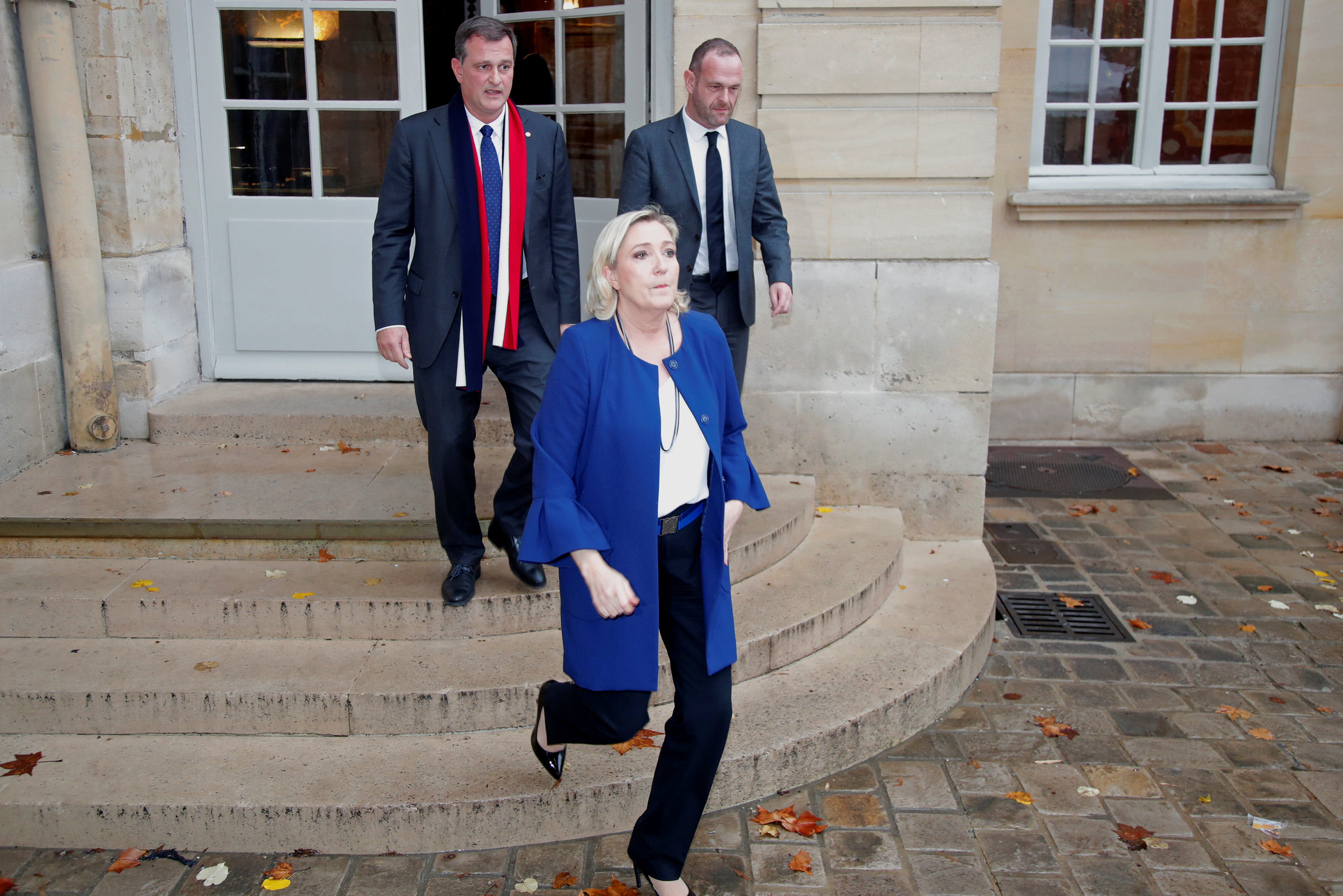 مارين لوبان بعد اجتماعها مع رئيس الوزراء الفرنسى