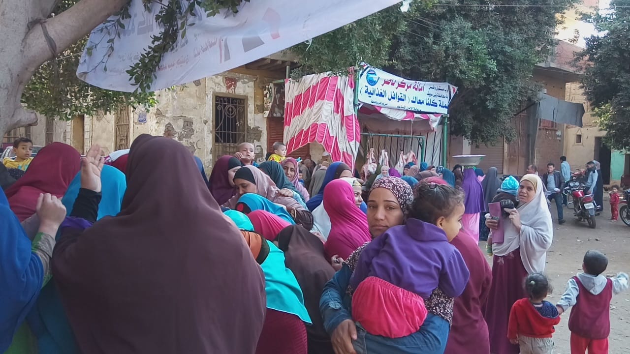 إقبال كبير من المواطنين بمحافظة بنى سويف على منفذ بيع حزب مستقبل وطن