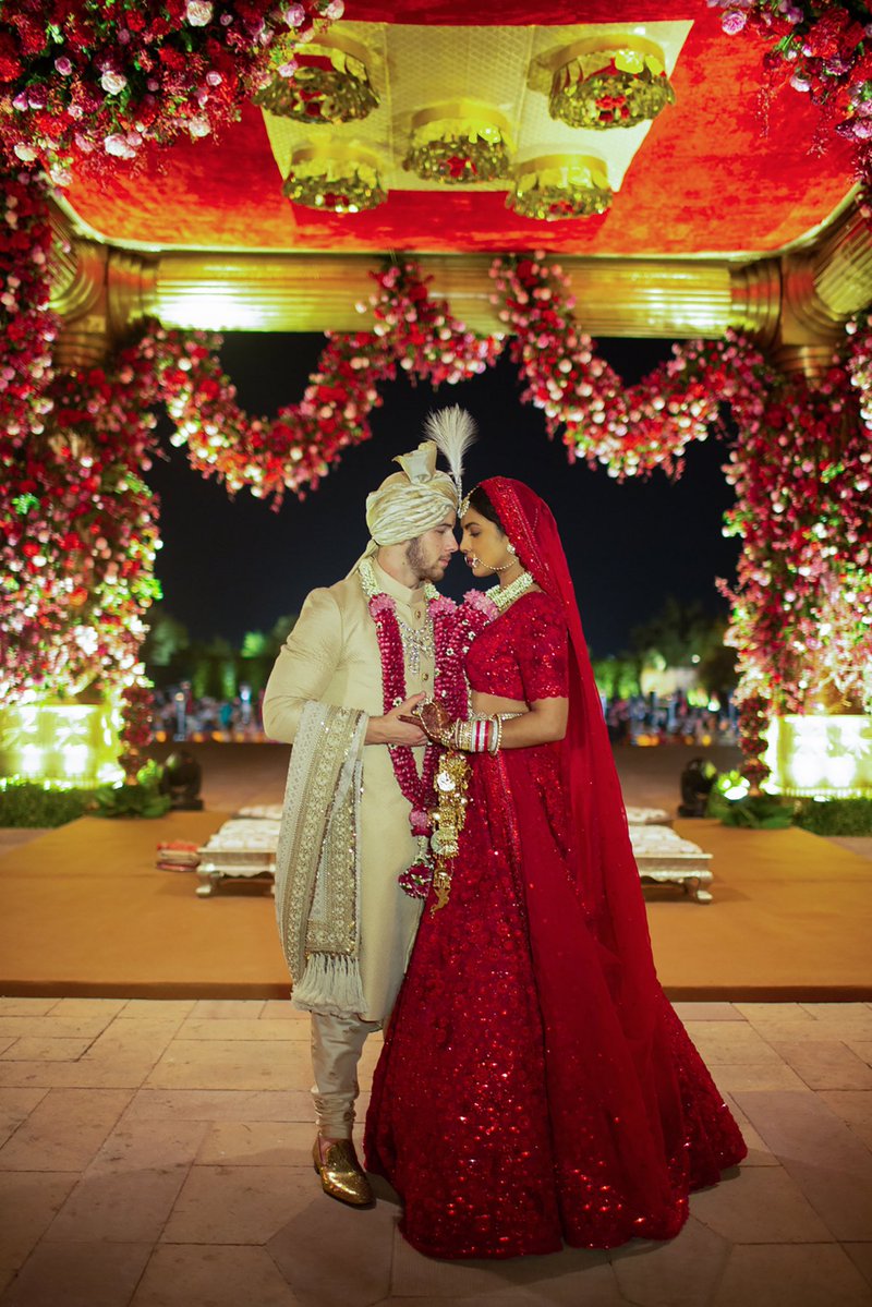 زفاف نيك وبريانكا على الطريقة الهندية