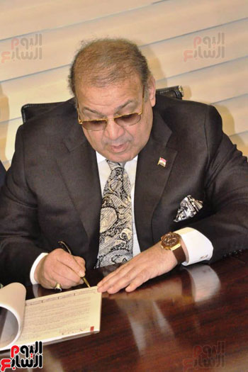 حسن راتب يوقع عقد شراء أرض الجامعة الدولية بالعاصمة الإدارية (2)