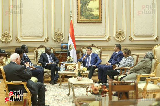 لقاء لجنة الشئون الافريقية مع سفير السودان (1)