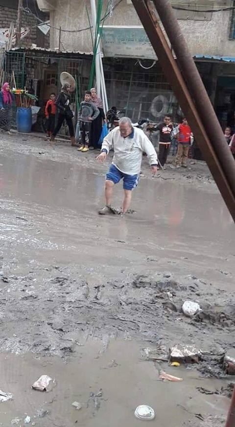 غرق شوارع منطقة خورشيد بمياه الصرف