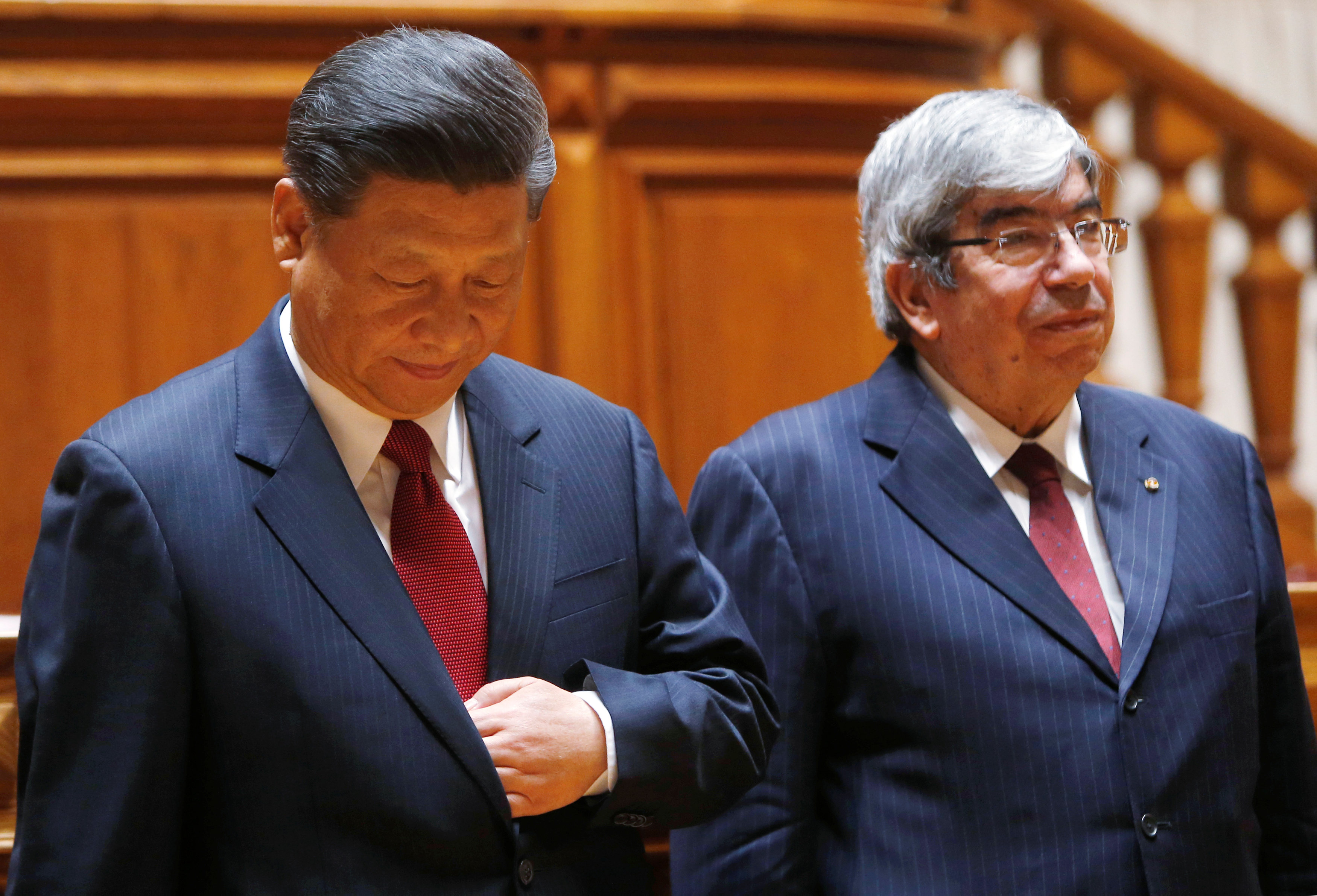 الرئيس الصينى أثناء لقاءه برئيس البرلمان البرتغالى