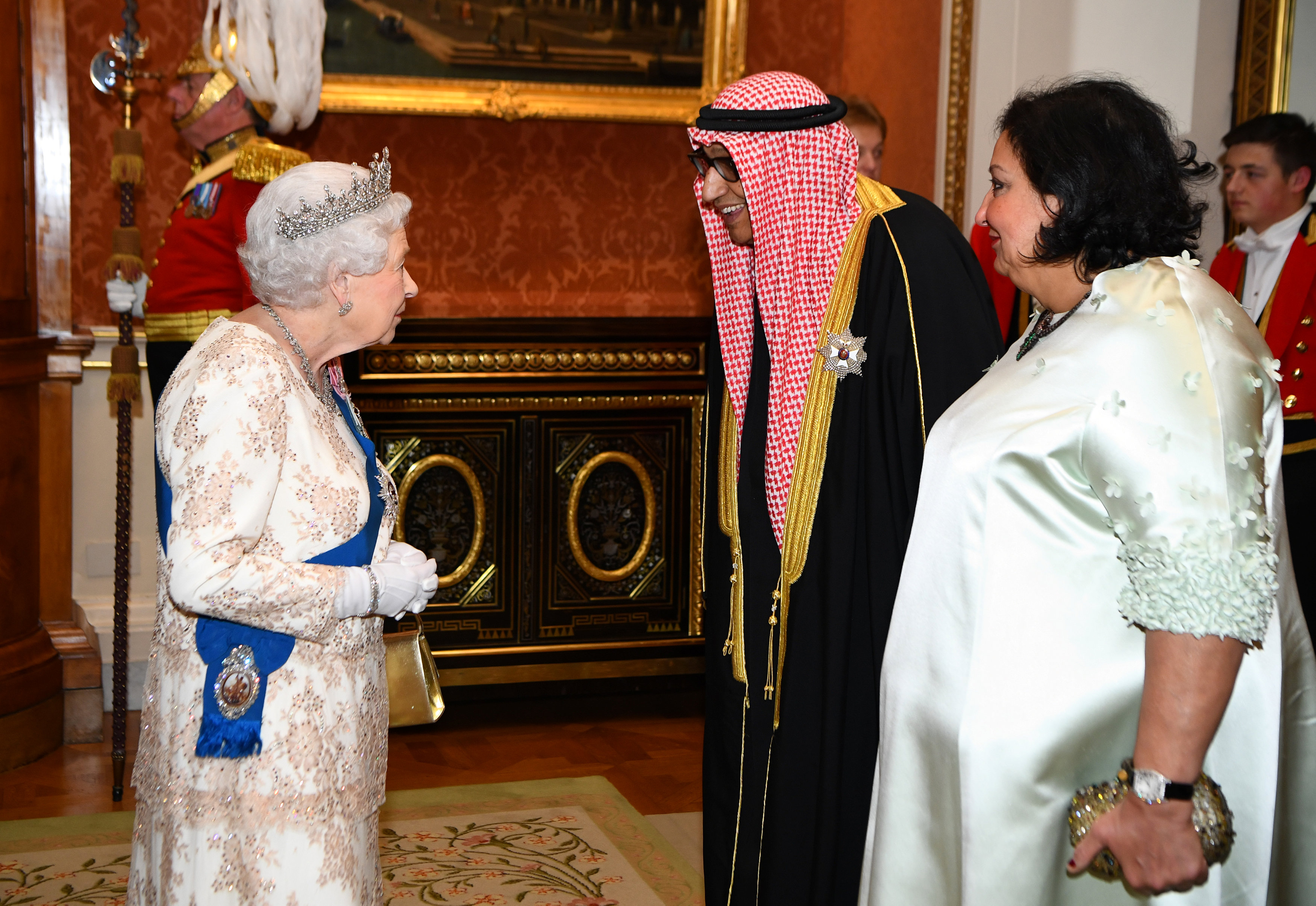 الملكة ترحب بسفير الكويت