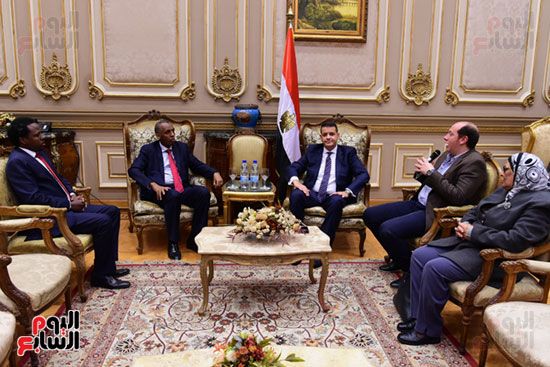 لقاء لجنة الشئون الأفريقية برئاسة النائب طارق رضوان رئيس لجنة مع السيد سفير جبوتى بالقاهرة  (1)