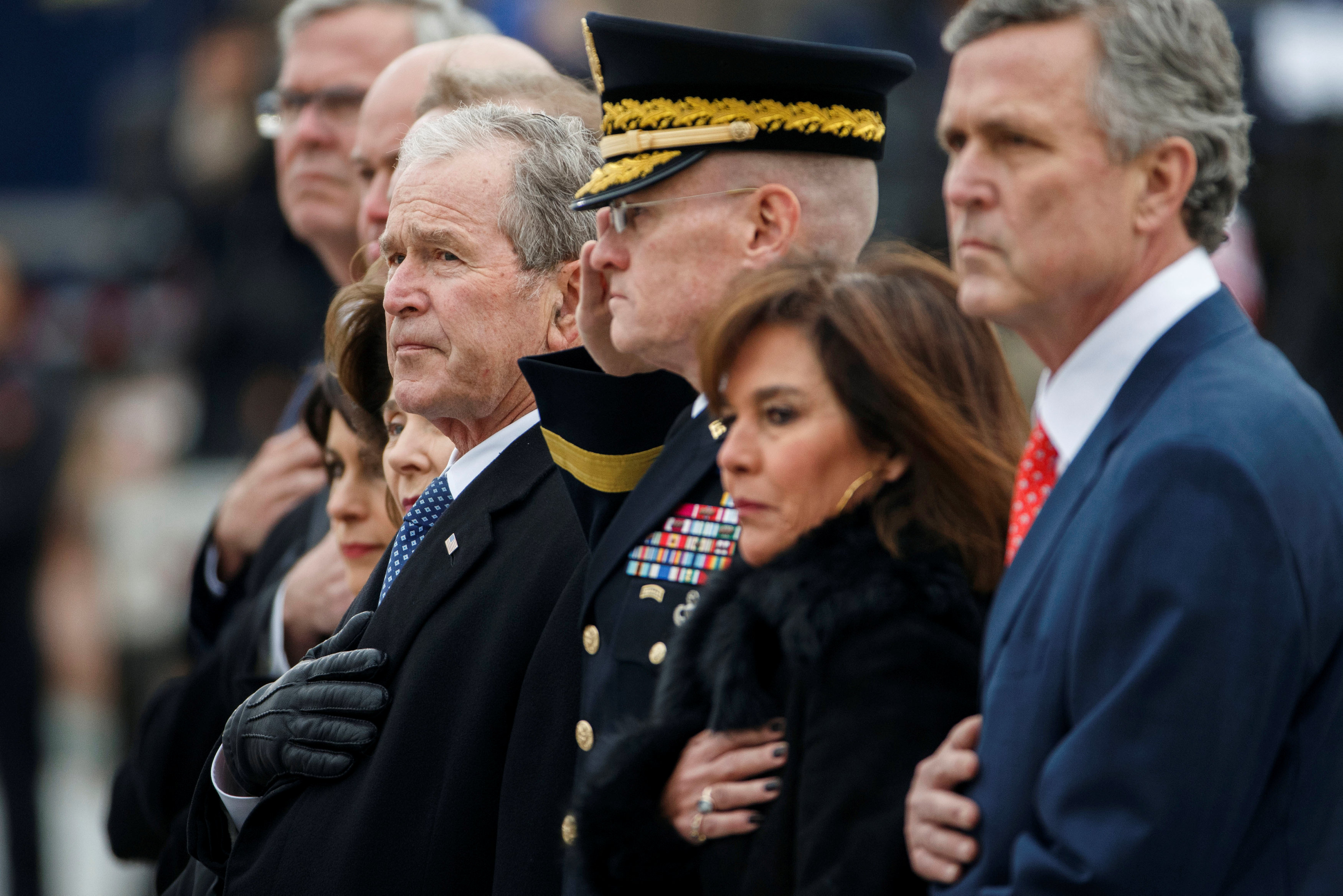 انطلاق مراسم جنازة الرئيس الأمريكى جورج بوش الأب (14)